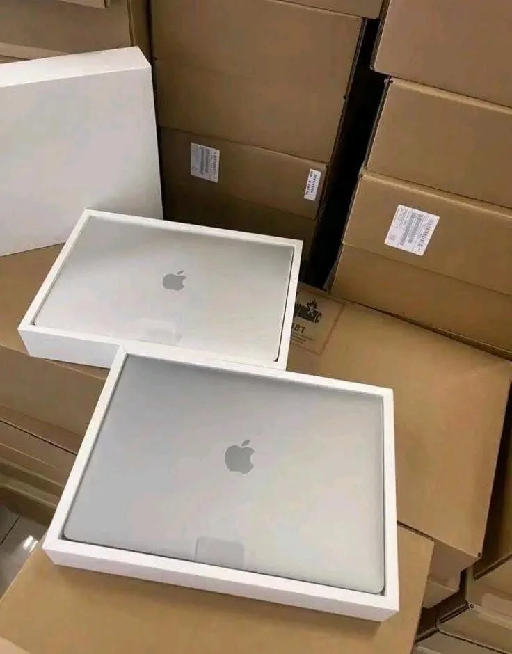 Wholesale MacBook Air & Pro Pallet (15 Pieces) - Image 3